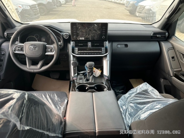 24款中东版酷路泽LC300 4.0L两把锁GXR港口行情暴跌