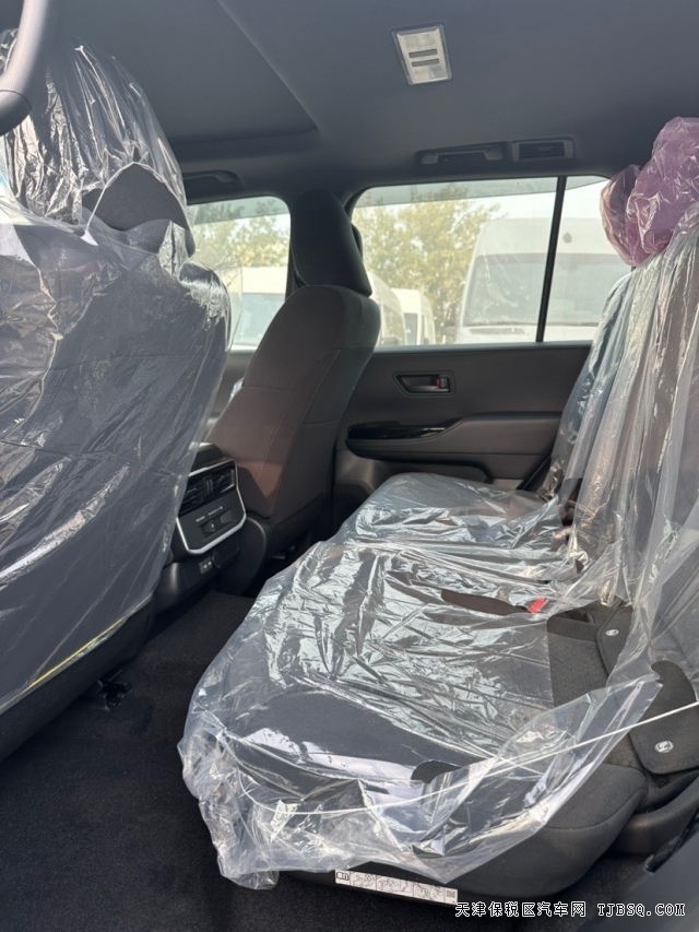 24款中东版酷路泽LC300 4.0L两把锁GXR港口行情暴跌