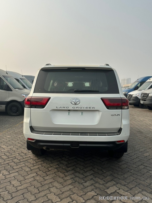 24款中东版酷路泽LC300 4.0L两把锁GXR港口行情暴跌