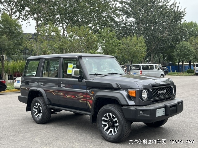 24款丰田LC76柴油2.8T自动挡1GD发动机两把锁前后硬桥