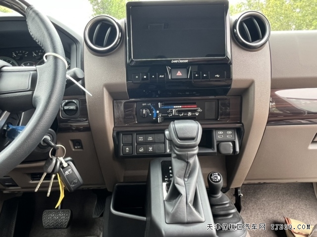24款丰田LC76柴油2.8T自动挡1GD发动机两把锁前后硬桥
