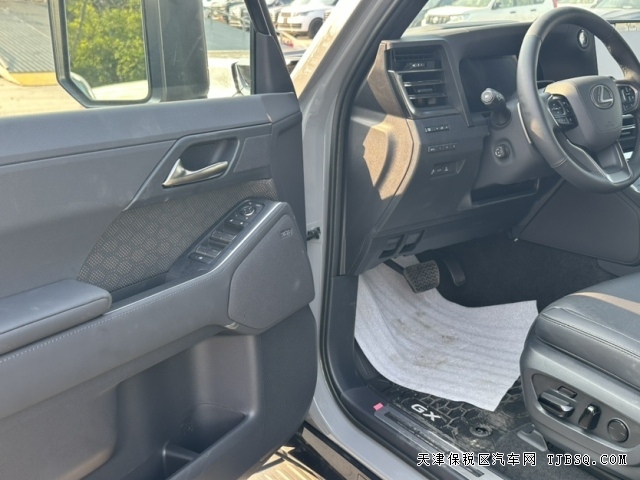 24款雷克萨斯GX550加版3.4T豪华与性能的完美结合港口提车
