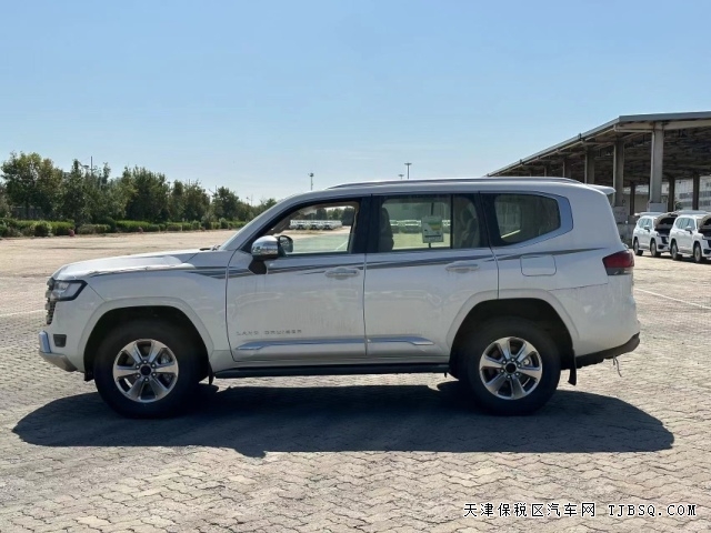 中东版丰田LC300 VX撒哈拉三把锁3.5TT最实用配置最新行情