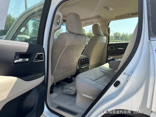 中东版丰田LC300 VX撒哈拉三把锁3.5TT最实用配置最新行情