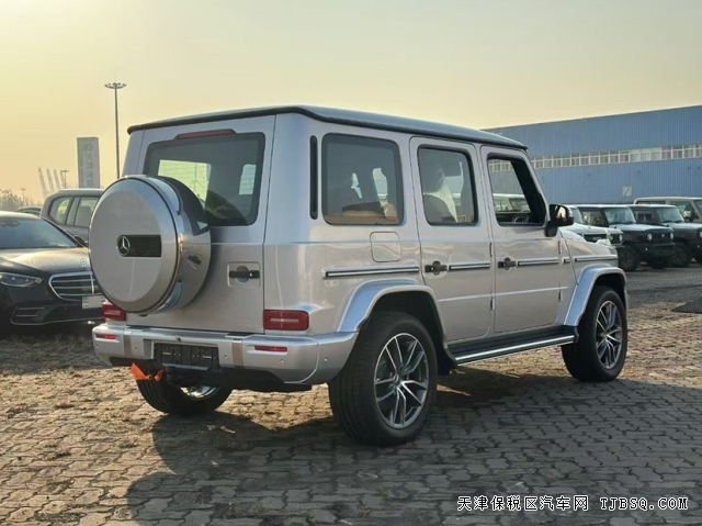 全新改款2025款奔驰G450d柴油3.0T韩版港口跌破160万大关