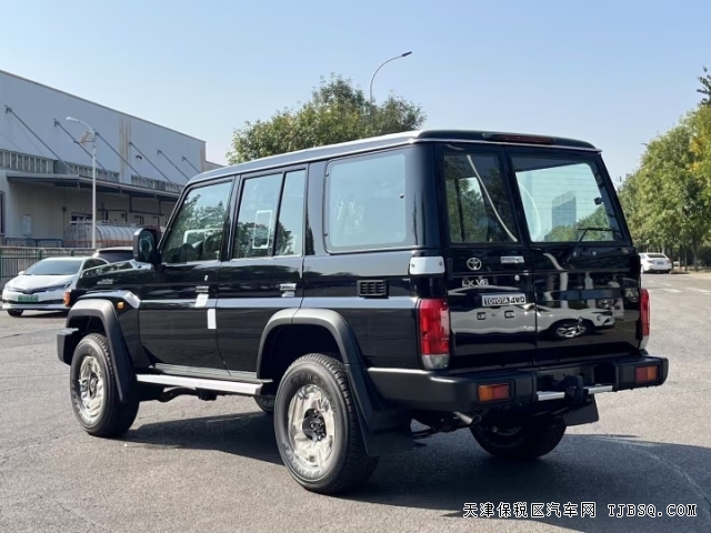 越野玩家24款自动挡丰田LC76汽油4.0L最原始复古的硬派越野车