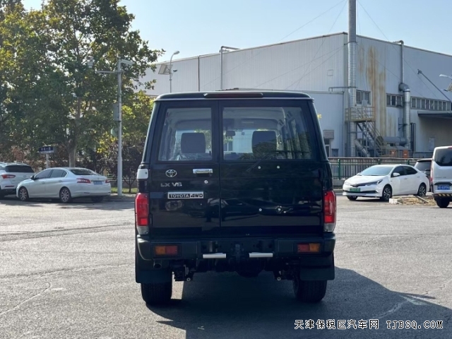 越野玩家24款自动挡丰田LC76汽油4.0L最原始复古的硬派越野车