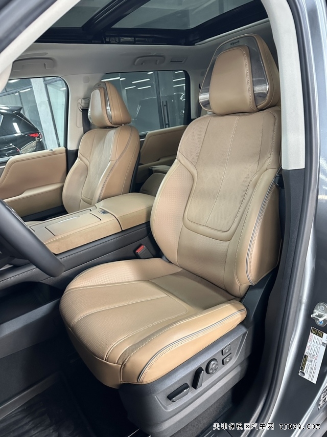 日系全尺寸SUV25款英菲尼迪QX80搭载3.5T新款发动机