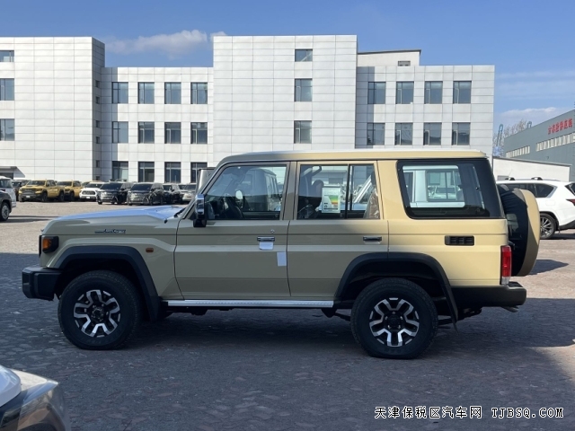 复古中东版2025款丰田 LC76 4.0 自动档两把锁港口现车