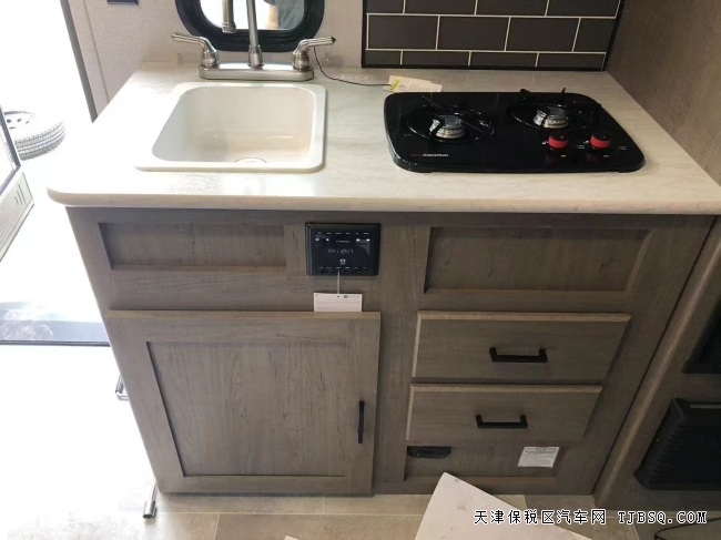 库存德国凯斯顿海盗176LHS拓展拖挂房车半价出售
