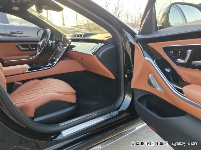 25款加版奔驰S500L四驱配置丰富颜色齐全店里现车