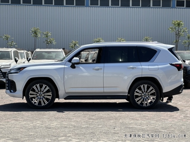 25款加版雷克萨斯LX600豪华七座SUV六缸双涡轮增压直击底价