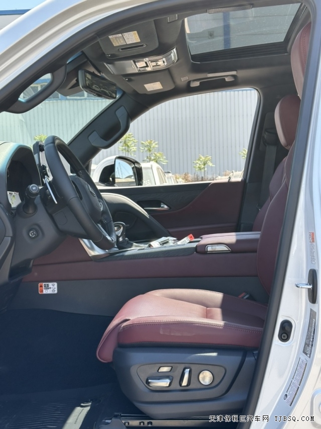 25款加版雷克萨斯LX600豪华七座SUV六缸双涡轮增压直击底价