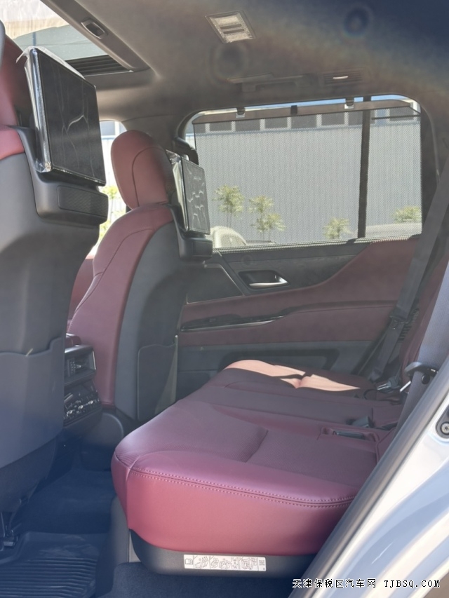 25款加版雷克萨斯LX600豪华七座SUV六缸双涡轮增压直击底价