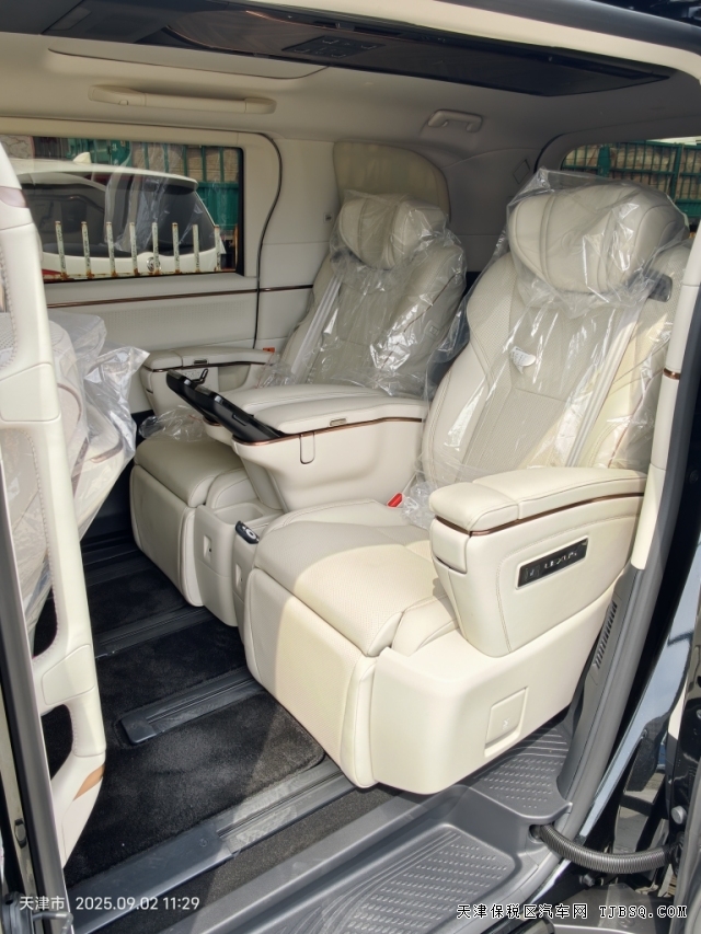 商务车天花板25款雷克萨斯LM500h平行进口现车不加价