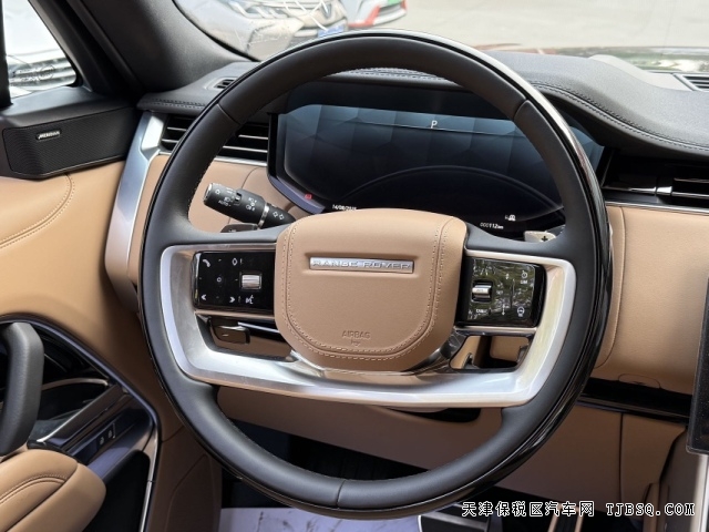 25款加版路虎揽胜行政P400标轴黑曜外观包港口现车行情