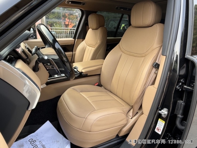 25款加版路虎揽胜行政P400标轴黑曜外观包港口现车行情