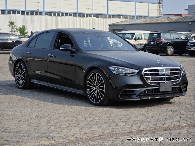 25款奔驰S580旗舰轿车V8 4.0T动力充沛头等舱体验