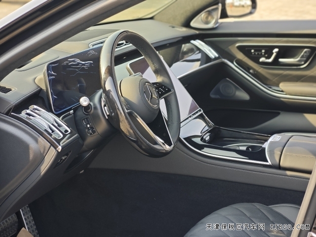 25款奔驰S580旗舰轿车V8 4.0T动力充沛头等舱体验