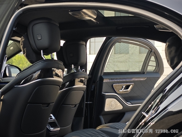 25款奔驰S580旗舰轿车V8 4.0T动力充沛头等舱体验