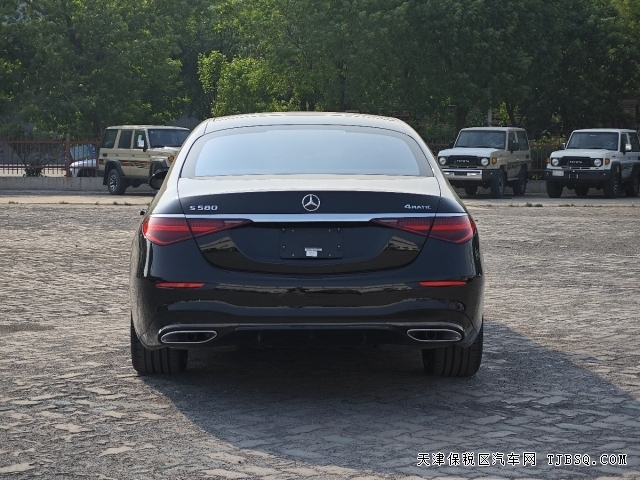 25款奔驰S580旗舰轿车V8 4.0T动力充沛头等舱体验