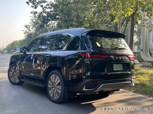 23款中东版雷克萨斯LX500d 柴油3.3T港口161万