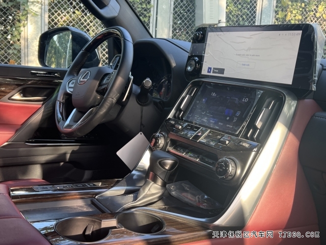 23款中东版雷克萨斯LX500d 柴油3.3T港口161万