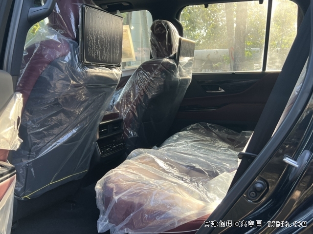 23款中东版雷克萨斯LX500d 柴油3.3T港口161万