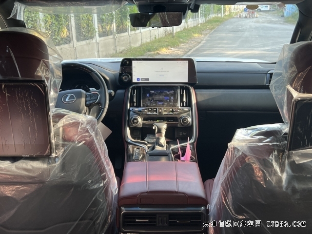 23款中东版雷克萨斯LX500d 柴油3.3T港口161万