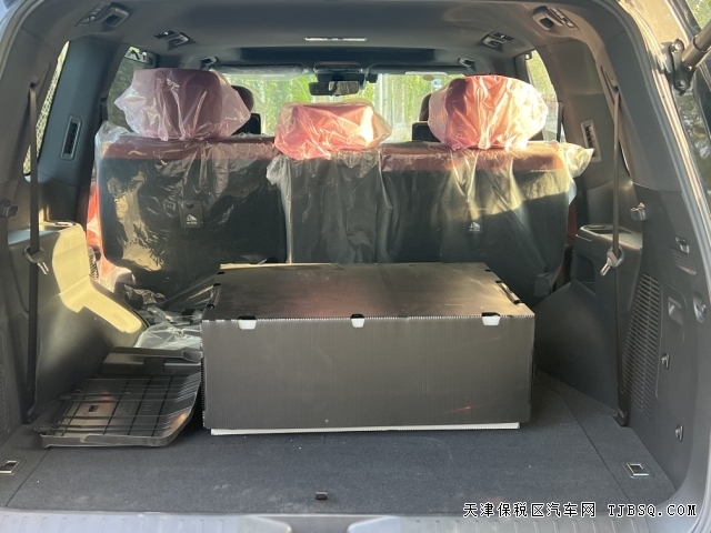 23款中东版雷克萨斯LX500d 柴油3.3T港口161万