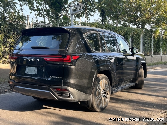 23款中东版雷克萨斯LX500d 柴油3.3T港口161万