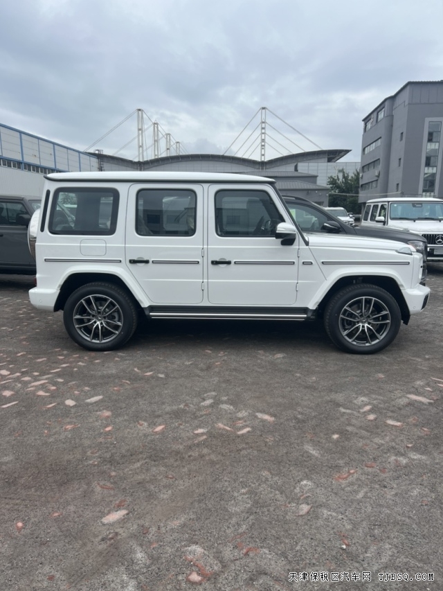 25款奔驰G450d柴油3.0T方盒子造型155万