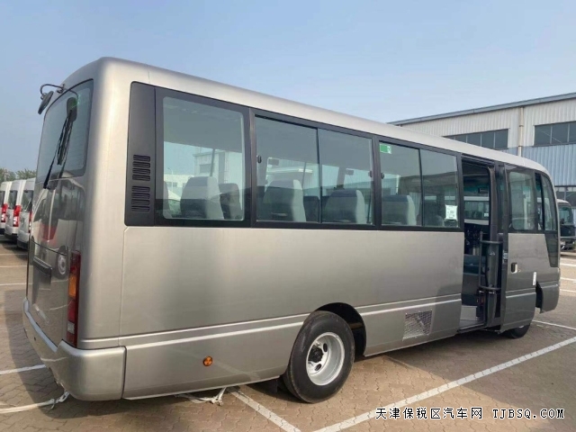 进口日产碧莲尊贵VIP中型商务车4.5L排量港口现车