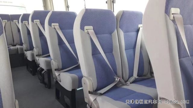 进口日产碧莲尊贵VIP中型商务车4.5L排量港口现车