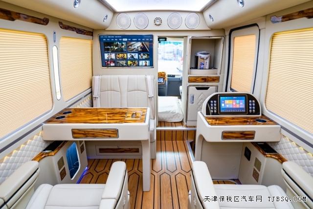 进口日产碧莲尊贵VIP中型商务车4.5L排量港口现车