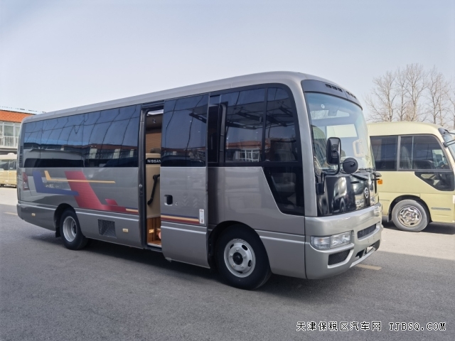 进口日产碧莲尊贵VIP中型商务车4.5L排量港口现车