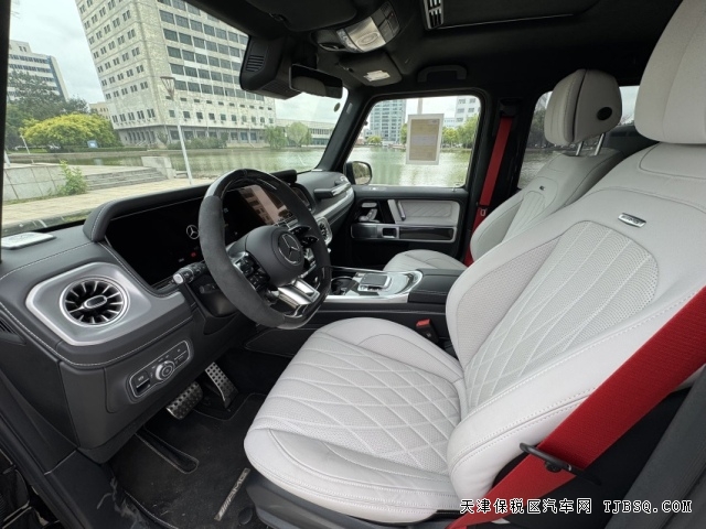 2849dac6f7eb8ba38522f4d8d5432566 海外版本25款奔驰G63AMG天津港售价238万起