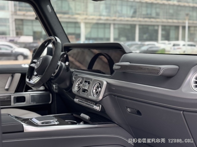 dfd0b7bec2ad7764e2f7c428001a72c9 海外版本25款奔驰G63AMG天津港售价238万起