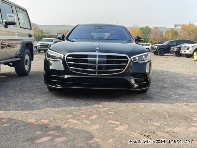 8a6dbc3876a40c33fdc9e47e07d32d19 平行进口25款加版奔驰S580八缸4.0T港口现车166万起