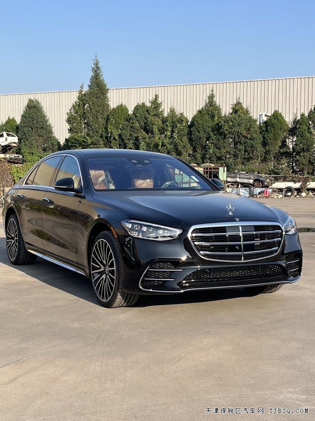 5c02f944bbb7d0b32c85ca6225db005a 26款加版奔驰S500行政四座从内而外的豪华