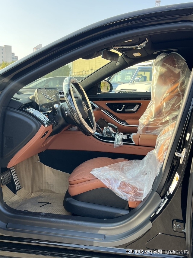 fe76d7477eec5969da2639081c3acb12 26款加版奔驰S500行政四座从内而外的豪华
