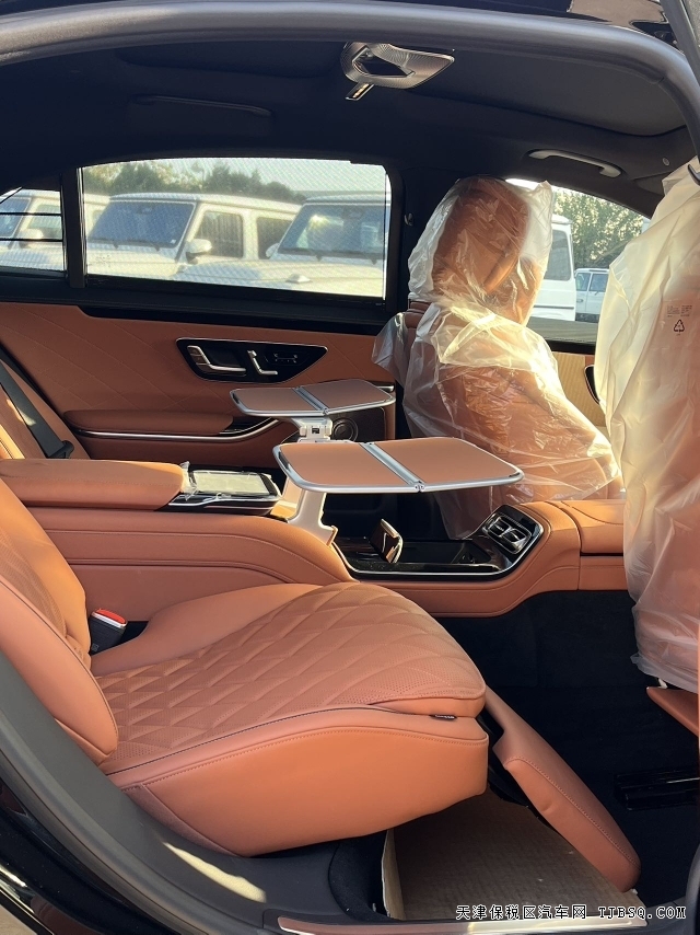 f37ef96ca7b7524b9b8ad44589a4eb2e 26款加版奔驰S500行政四座从内而外的豪华
