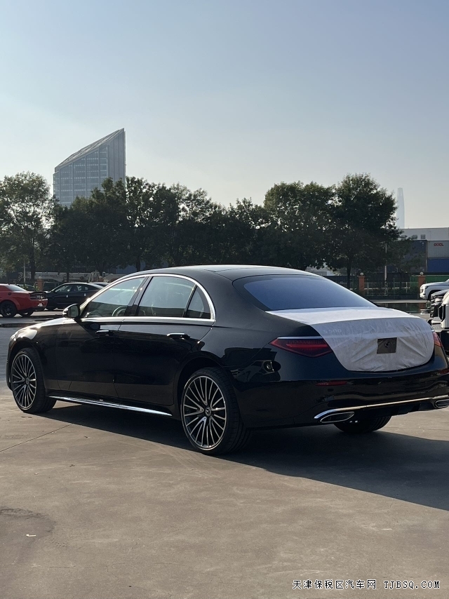 dfbfb033b1c2746150bbb613a365cc14 26款加版奔驰S500行政四座从内而外的豪华