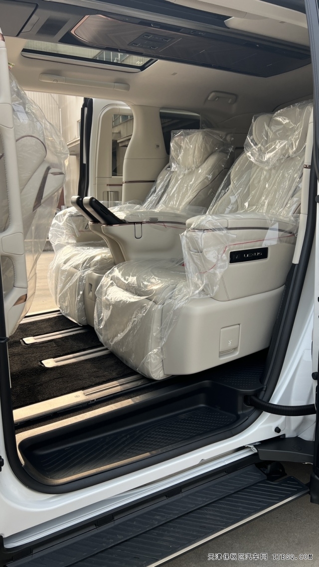 25款雷克萨斯LM500h  2.4T  油电混动六座现车140万