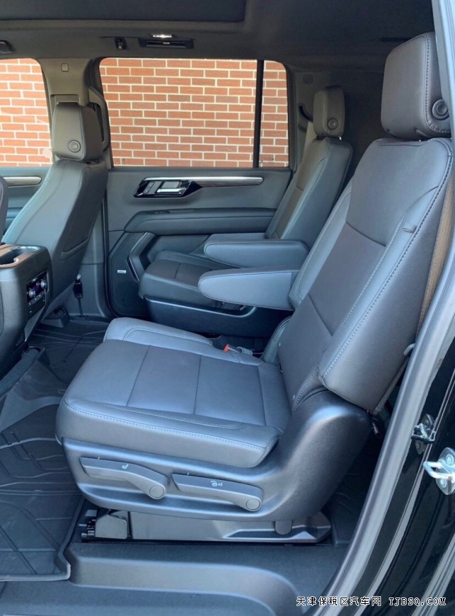 美系大块头25款萨博版Suburban3.0T柴油四驱港口开售