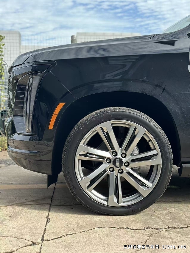 加版25款凯迪拉克凯雷德6.2L加长版美系豪华SUV