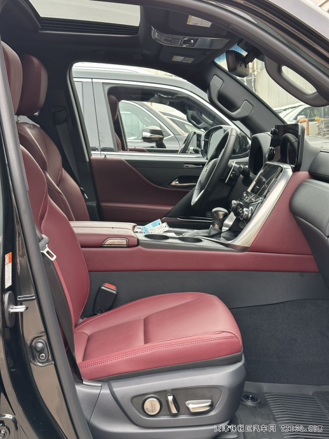 25款雷克萨斯LX600港口130万的售价是否有性价比