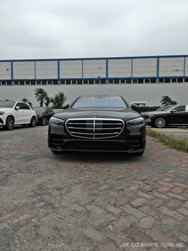 25款加版奔驰S580最新行情4.0T大V8给你澎湃的动力体验