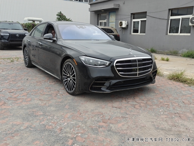 25款加版奔驰S580最新行情4.0T大V8给你澎湃的动力体验