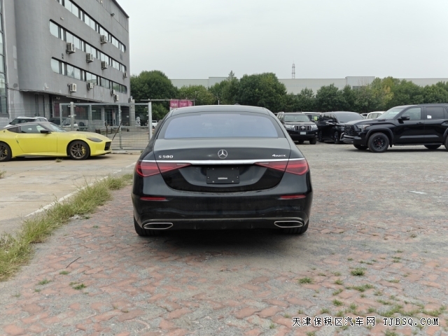 25款加版奔驰S580最新行情4.0T大V8给你澎湃的动力体验